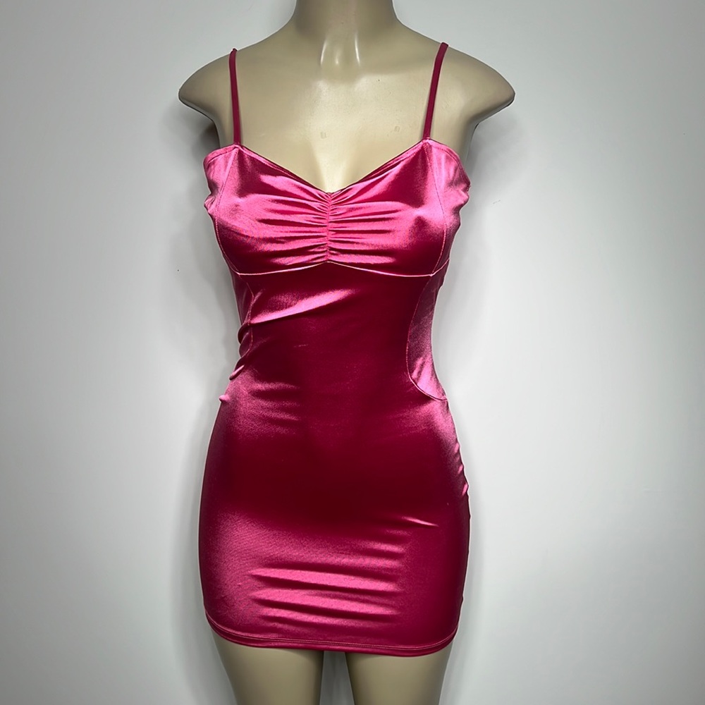 Liz & Sara medium pink stretchy satin mini body-con dress